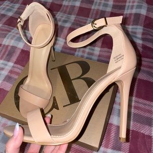 Nude high heels size 7